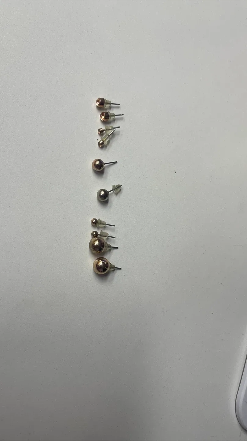 Free - Stud Earrings Set 🧡 image indicator(2)