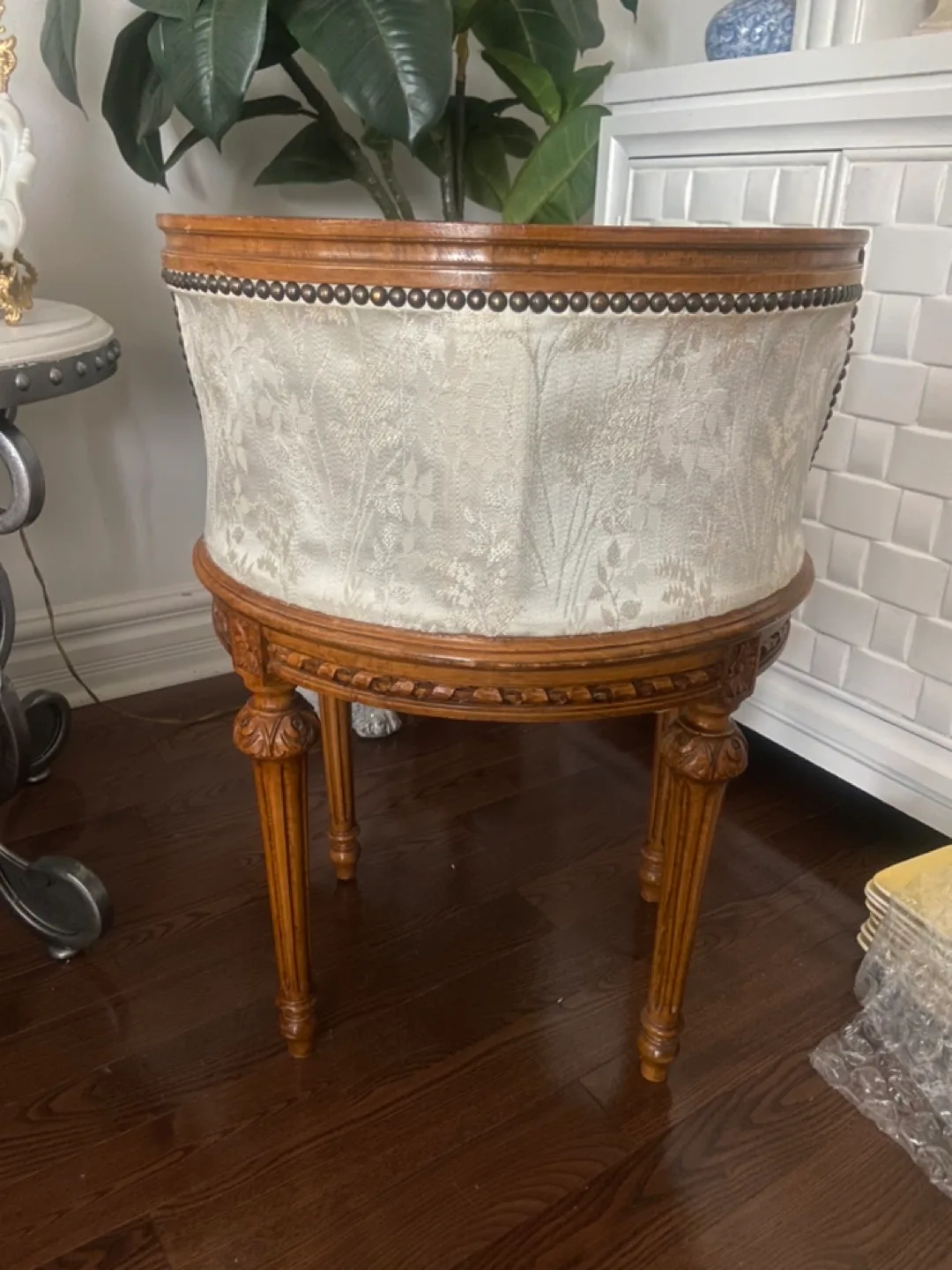 Vintage  Style Vanity Chair - Ornate Wood Frame image indicator(7)