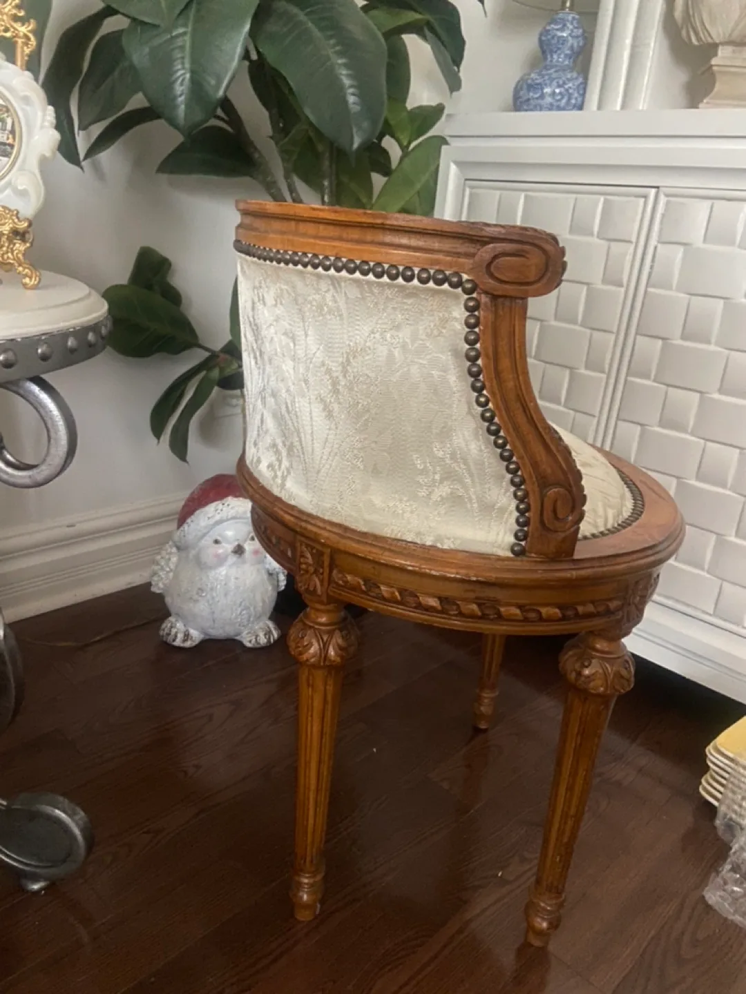 Vintage  Style Vanity Chair - Ornate Wood Frame image indicator(8)