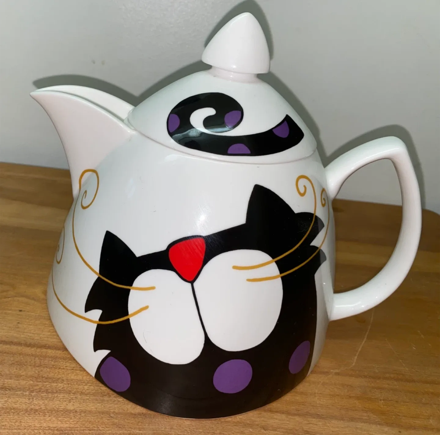 Ceramic Teapot with Cat Design image indicator(2)