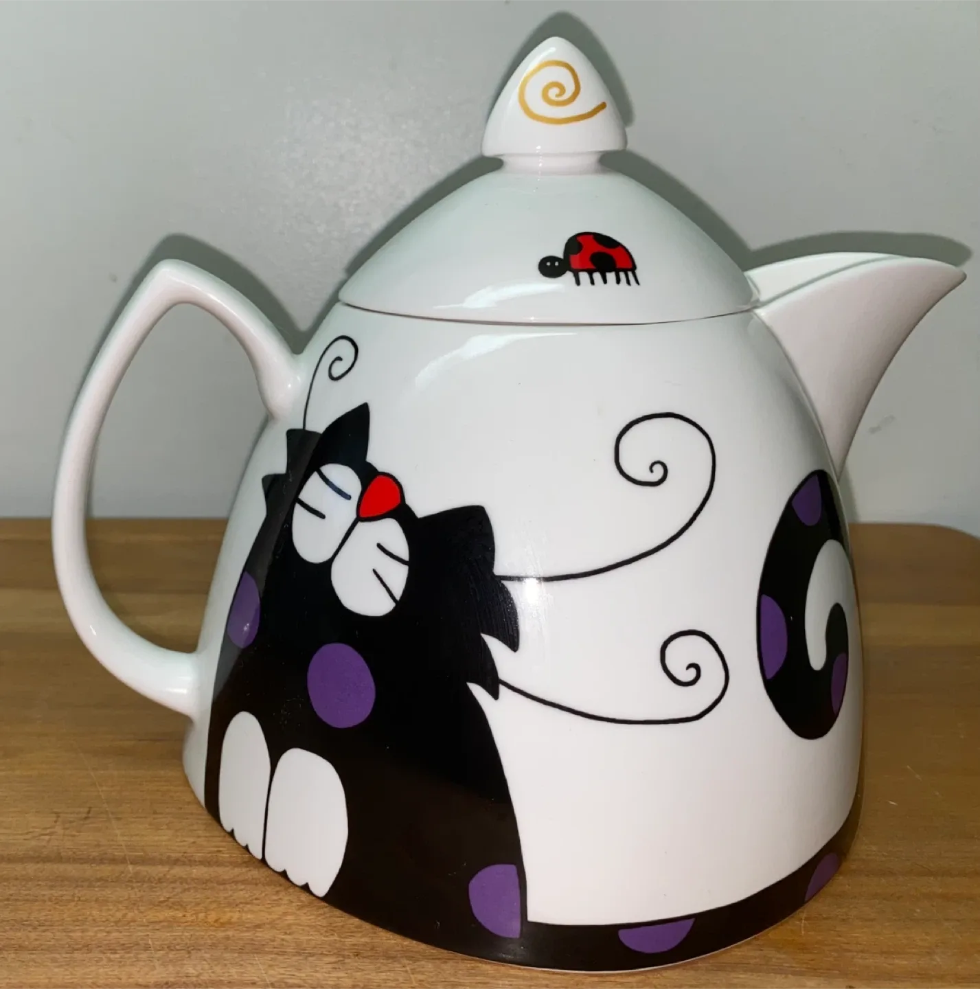 Ceramic Teapot with Cat Design thumbnail