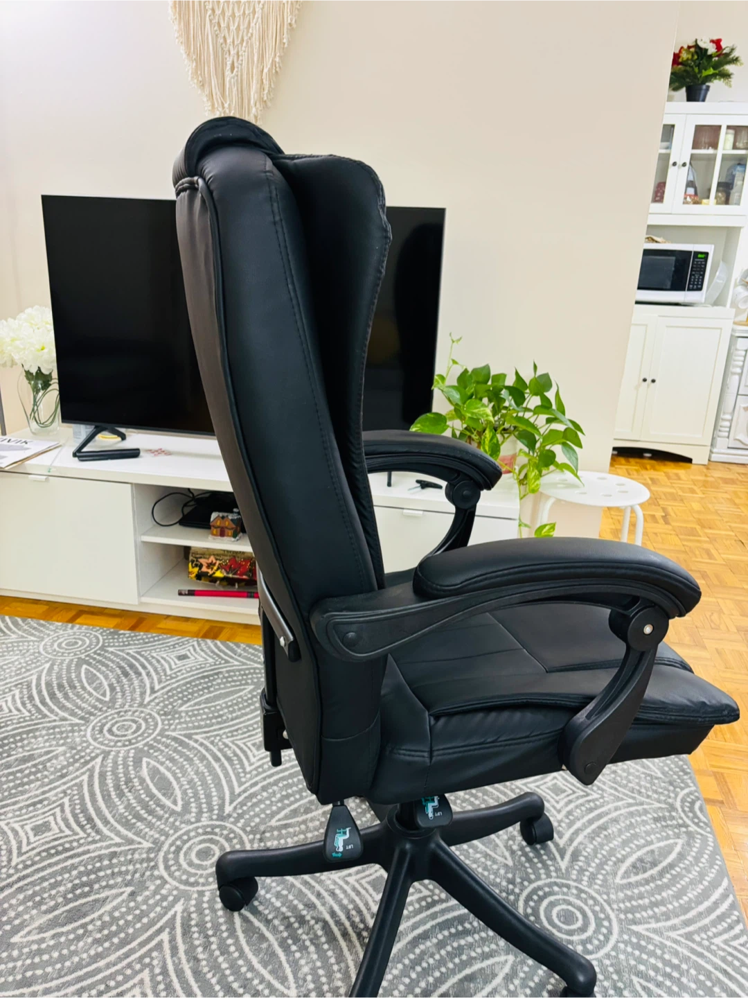Black Leather Executive Office Chair - photo 3