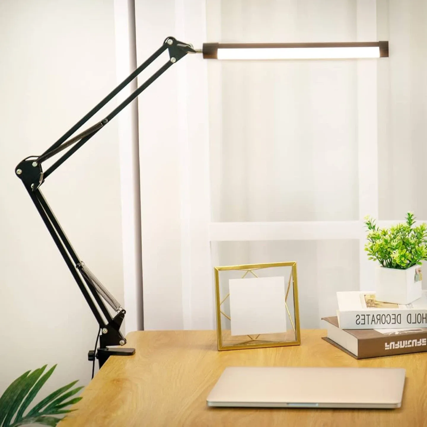 Black Desk Lamp with Adjustable Arm image indicator(2)