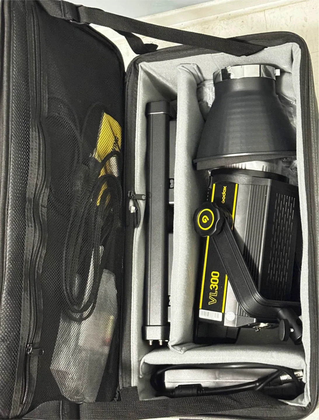 Godox VL300 LED Video Light with Case image indicator(2)