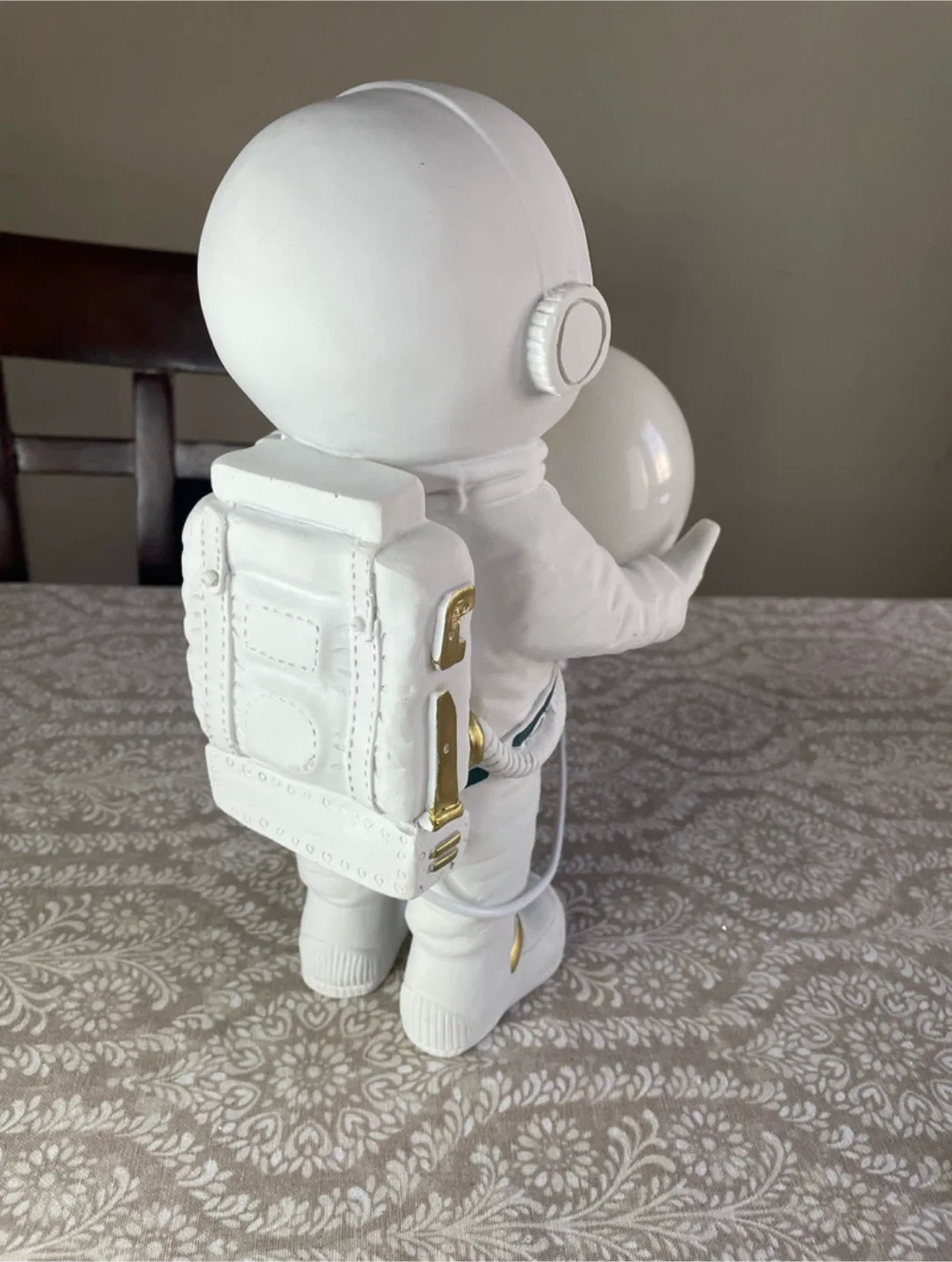Astronaut Table Lamp image indicator(2)