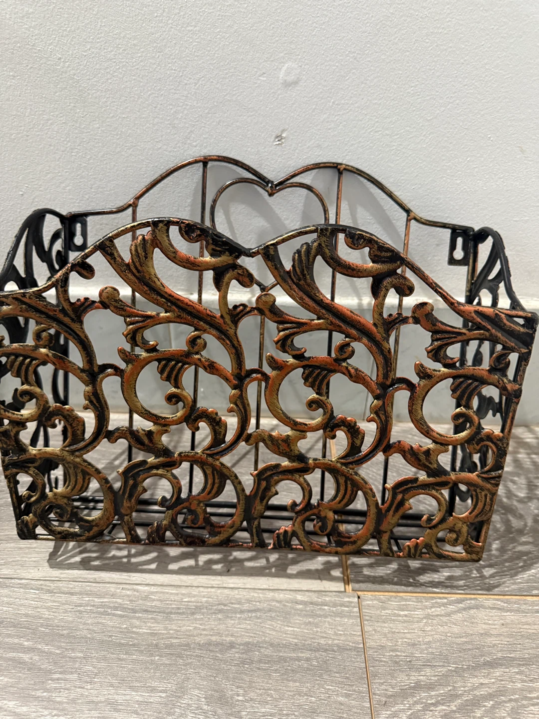 Vintage Style Metal Magazine Rack