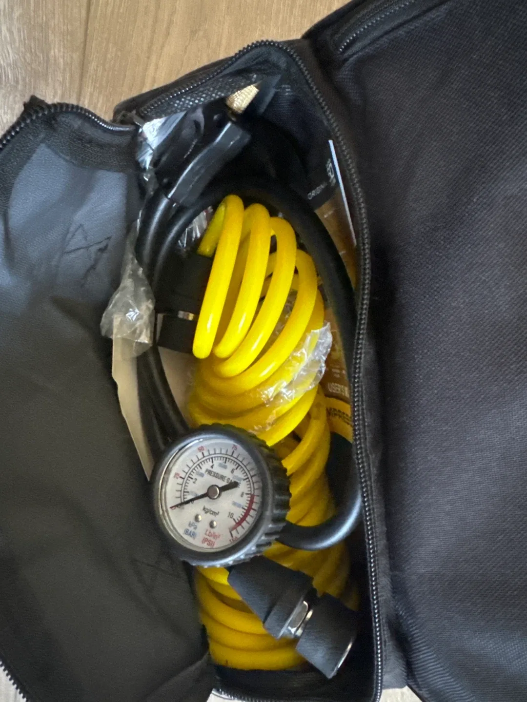 Smittybilt Air Compressor in Carry Bag image indicator(5)