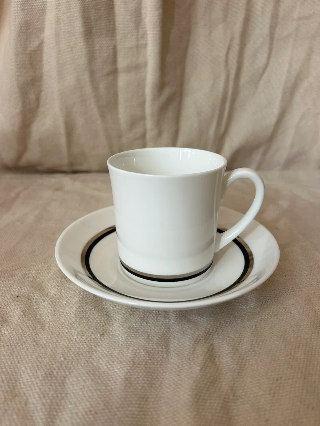 Set of 8 Wedgwood White Coffee Cups and Saucers image indicator(3)