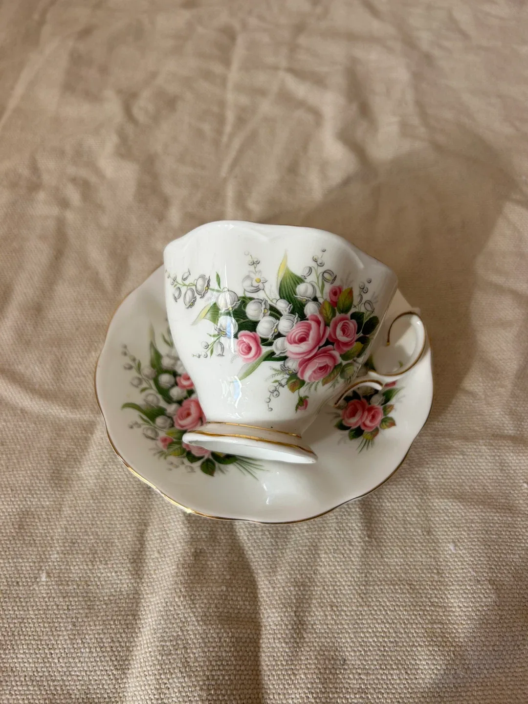 2 Royal Albert Teacup and Saucer Sets image indicator(3)