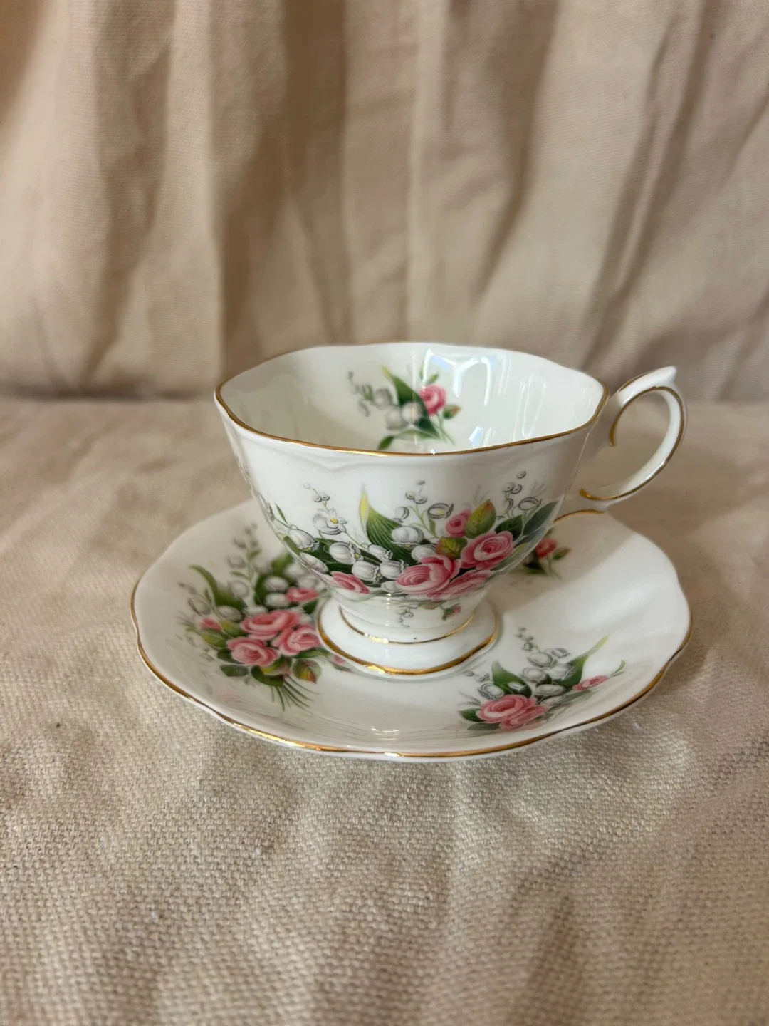 2 Royal Albert Teacup and Saucer Sets image indicator(2)
