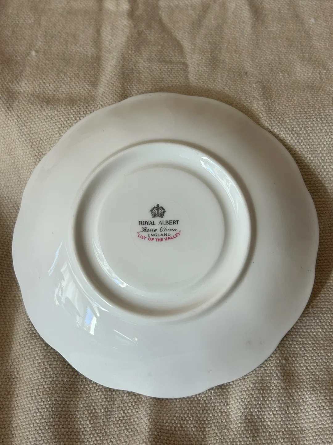 2 Royal Albert Teacup and Saucer Sets image indicator(7)