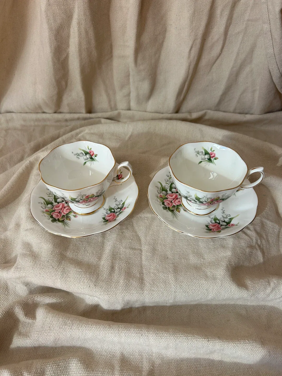 2 Royal Albert Teacup and Saucer Sets image indicator(8)
