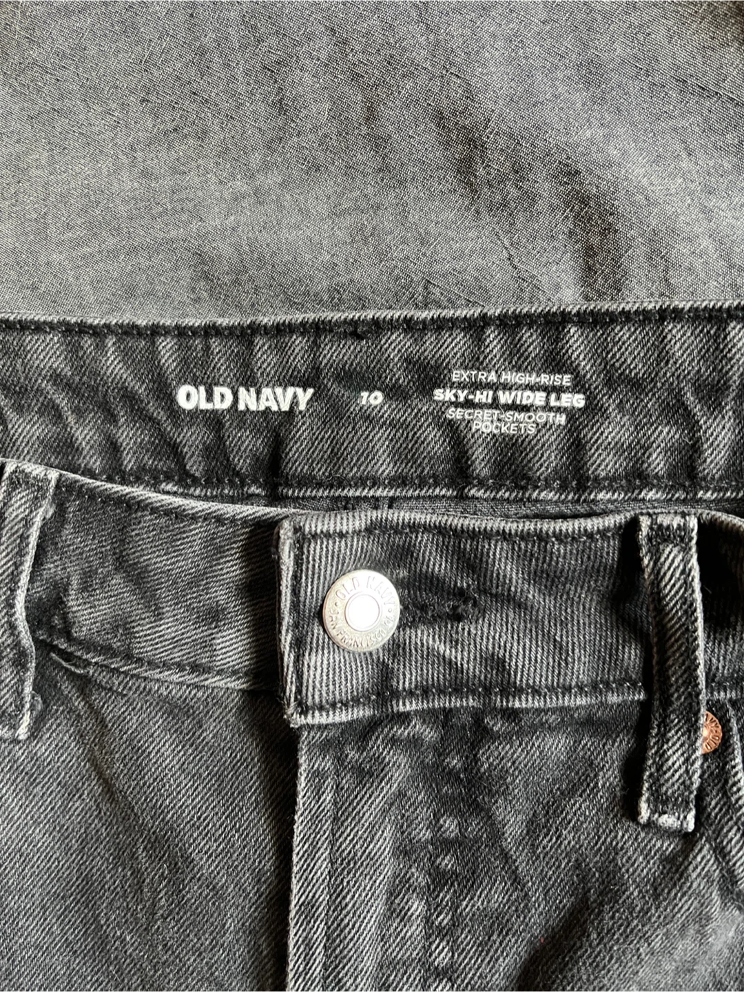 Old Navy Extra High-Rise Sky-Hi Wide Leg Jeans - Size 10 - photo 4
