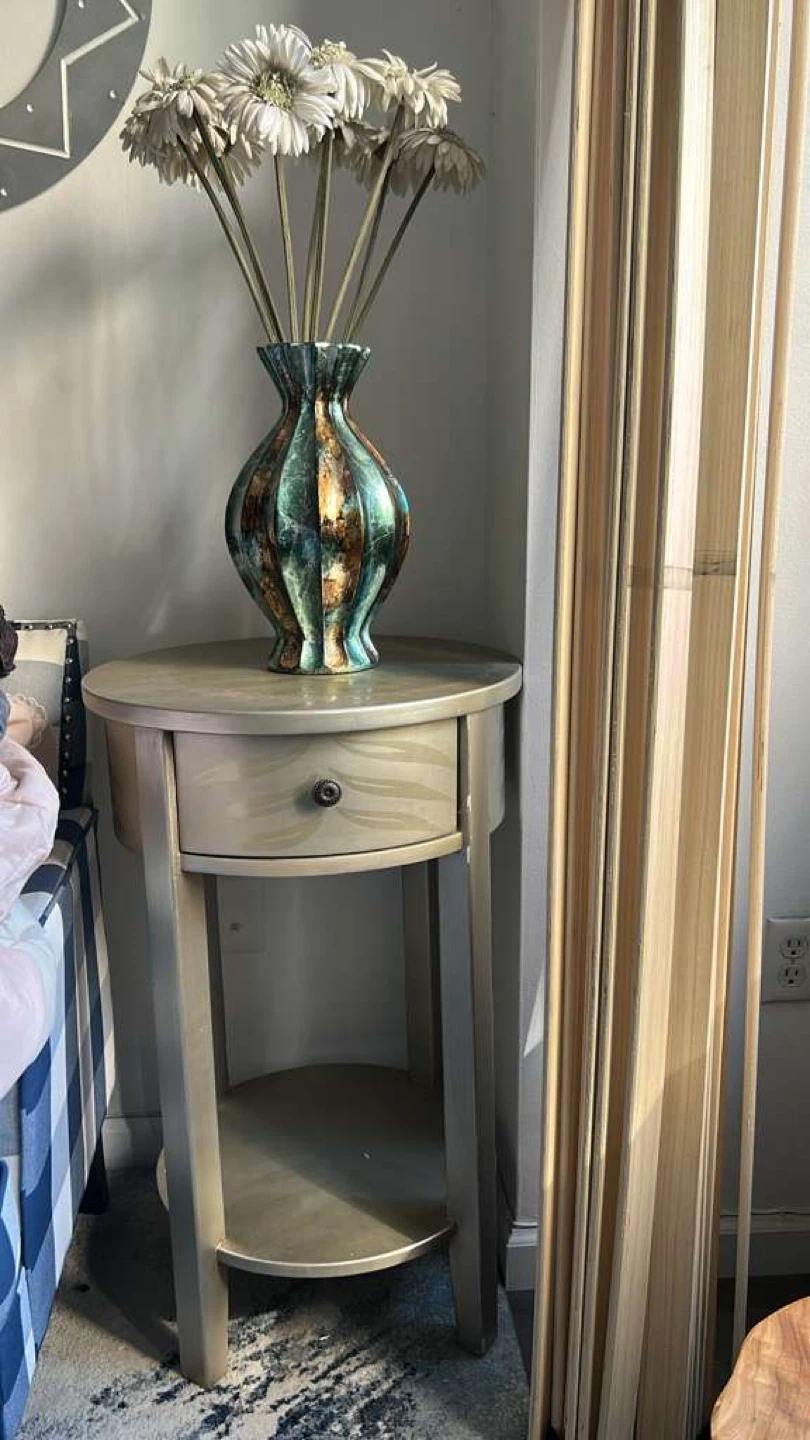 Round End Table with Drawer