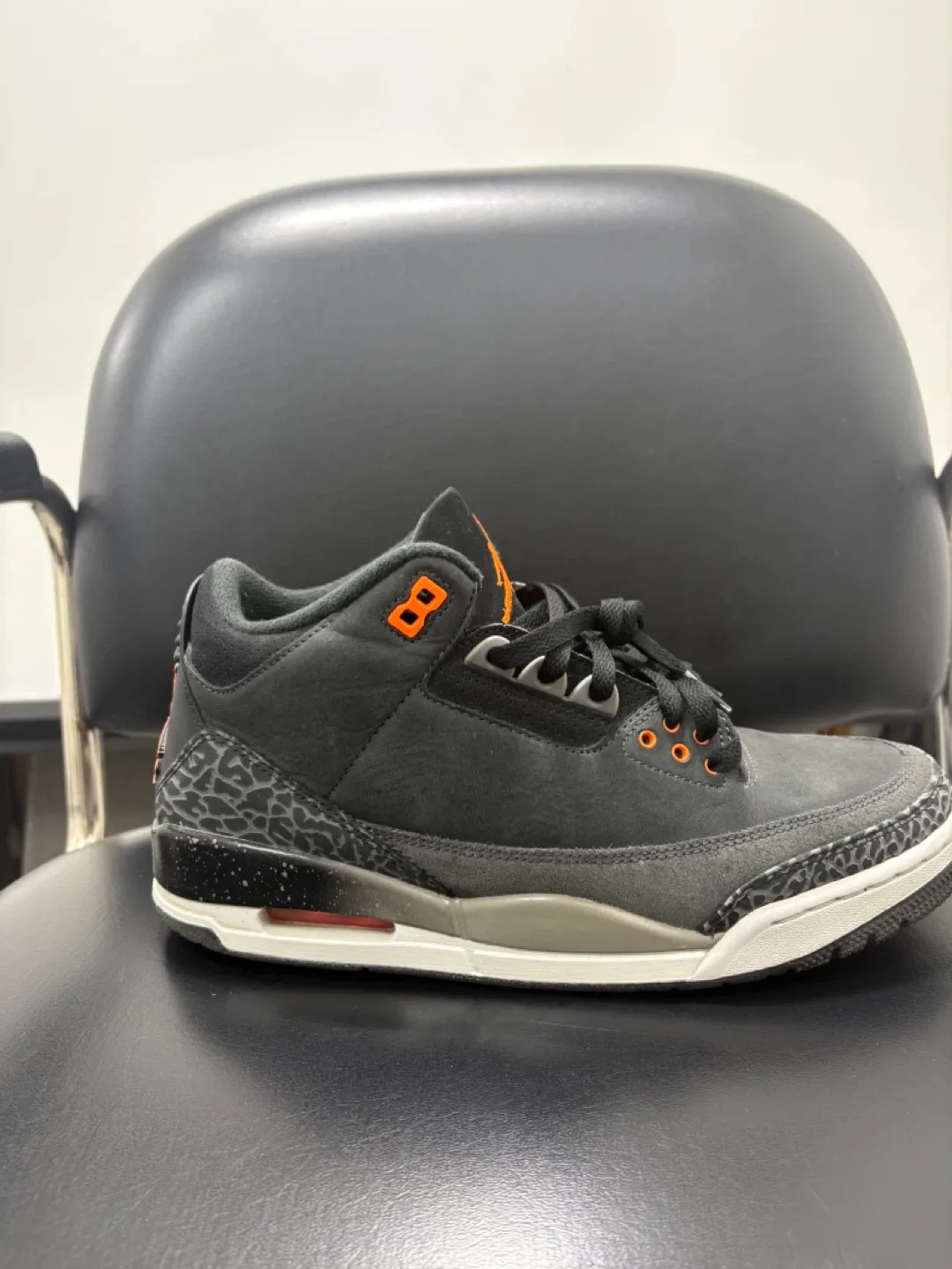 Air Jordan 3 Retro Fear image indicator(2)