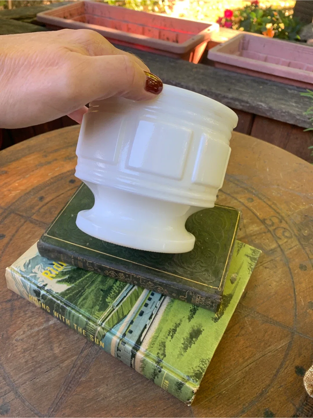 Vintage Milk Glass Planter image indicator(6)