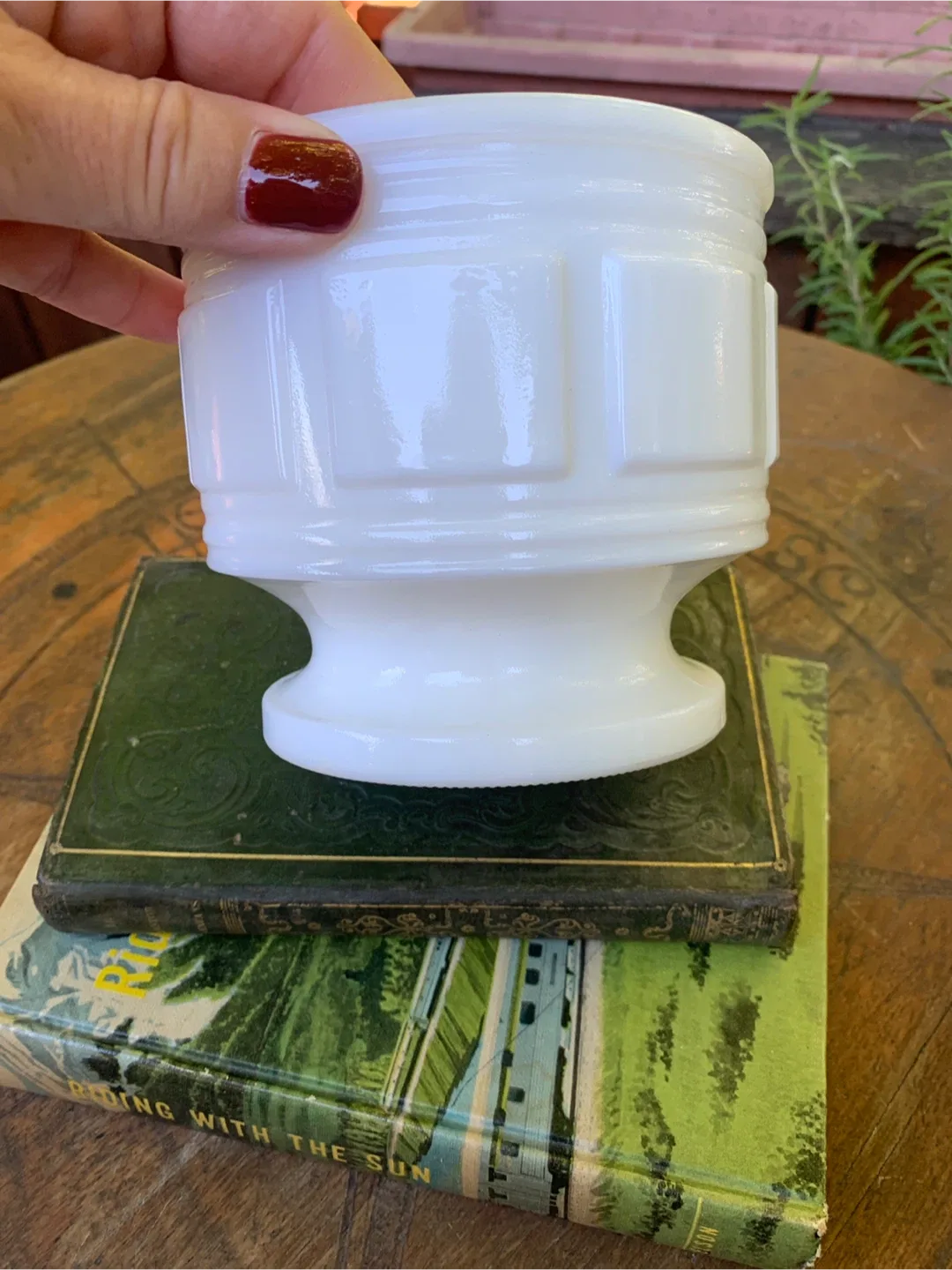Vintage Milk Glass Planter image indicator(5)