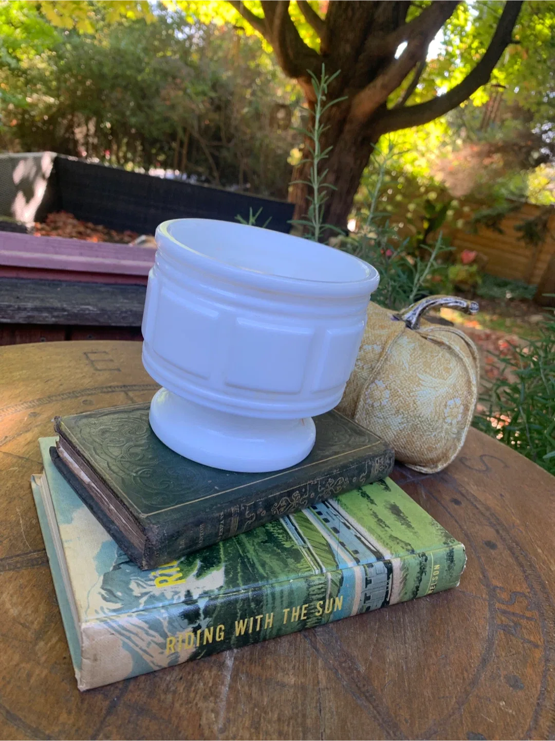 Vintage Milk Glass Planter image indicator(8)