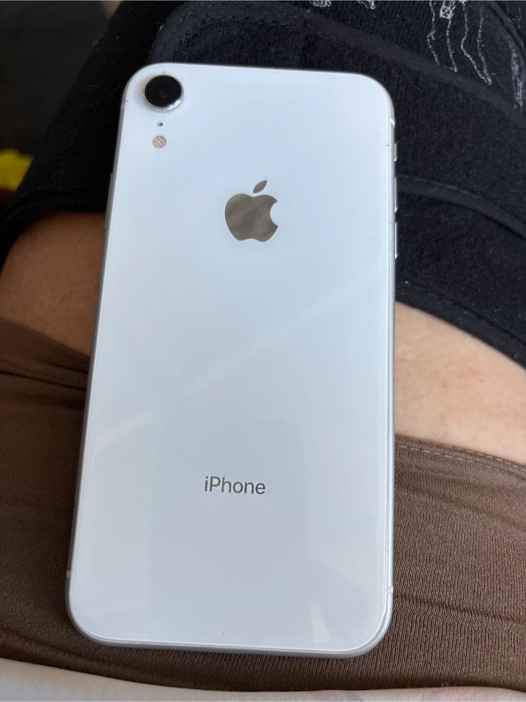 iPhone XR - White