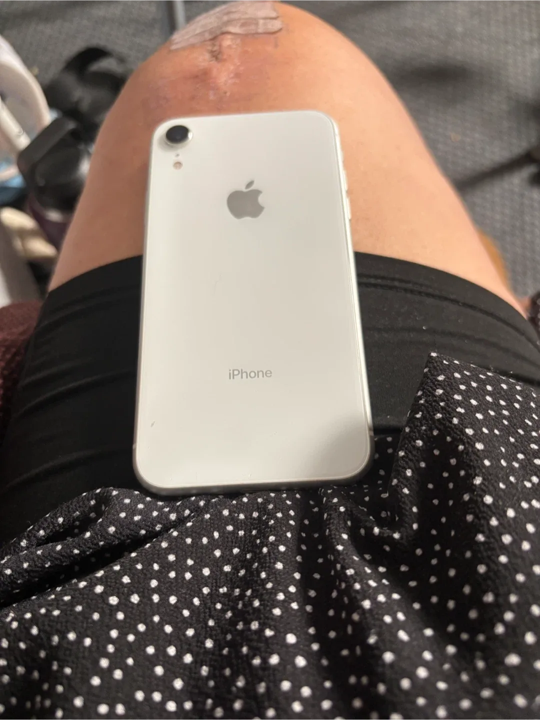 iPhone XR - White image indicator(3)