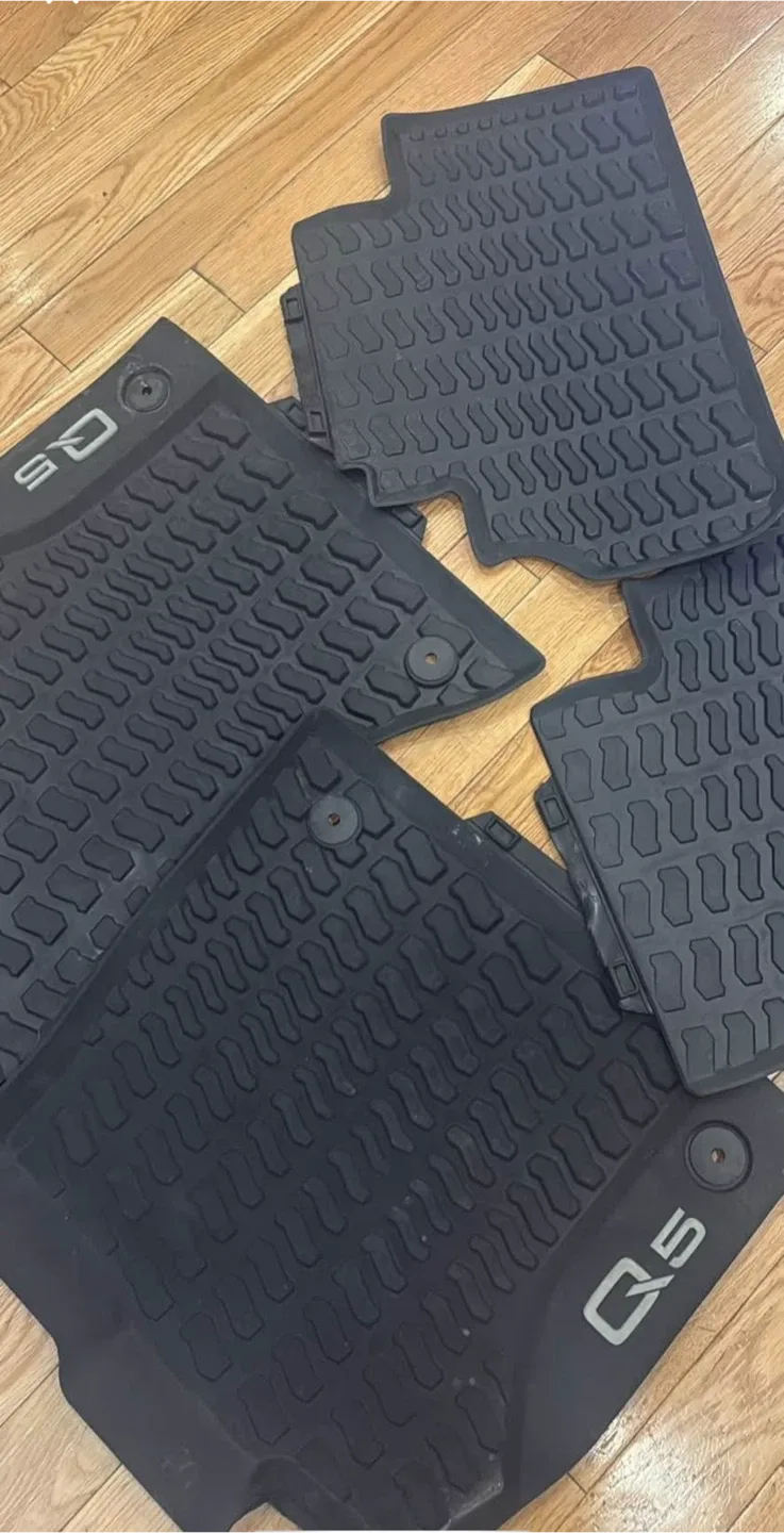Audi Q5 Floor Mats - Black image indicator(6)