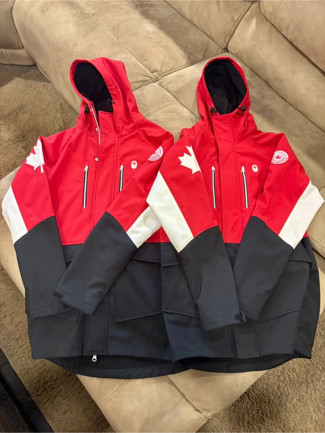 Team Canada Jacket - Men’s Size Small image indicator(7)