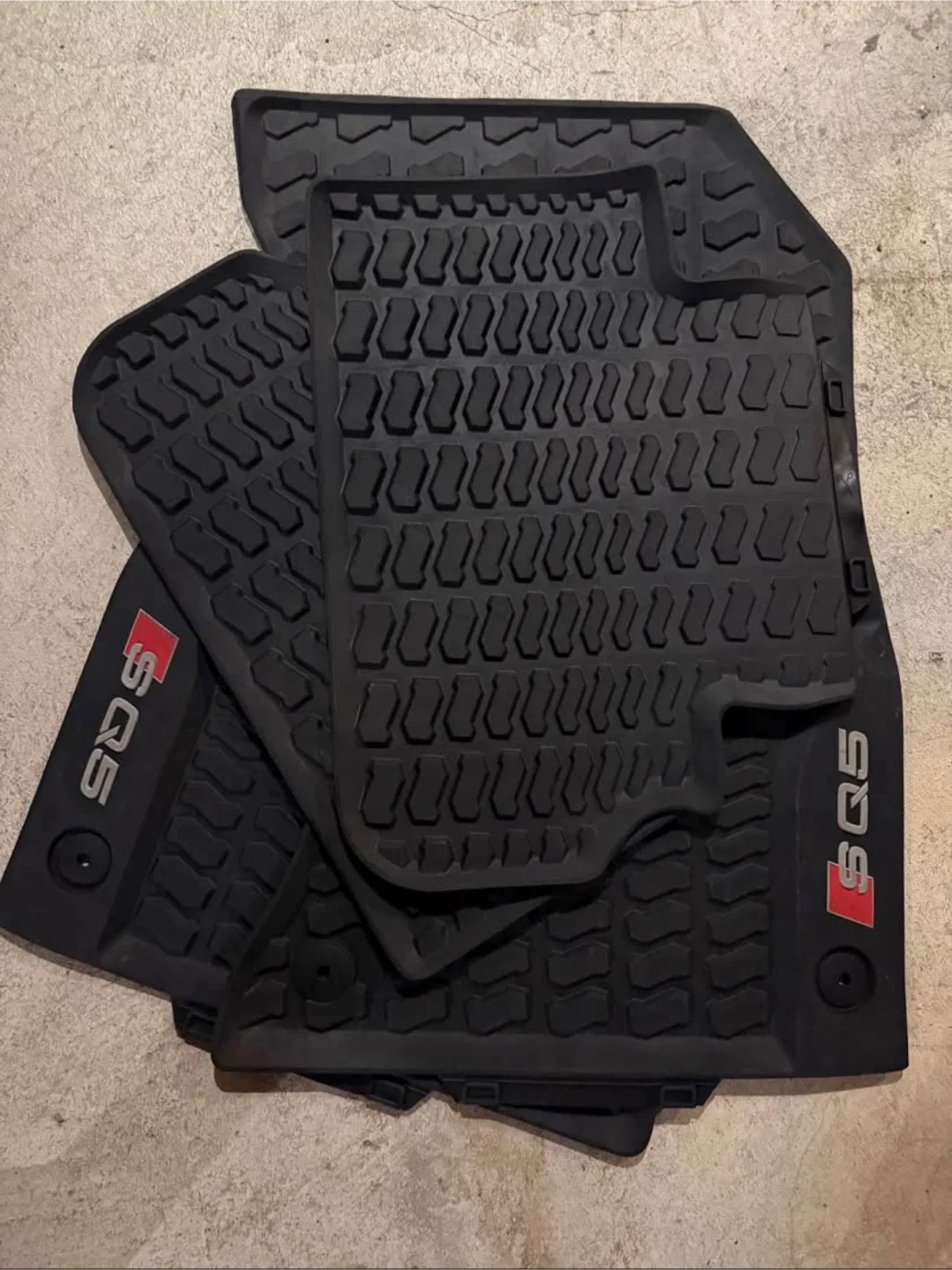 Audi SQ5 Floor Mats - Black image indicator(5)