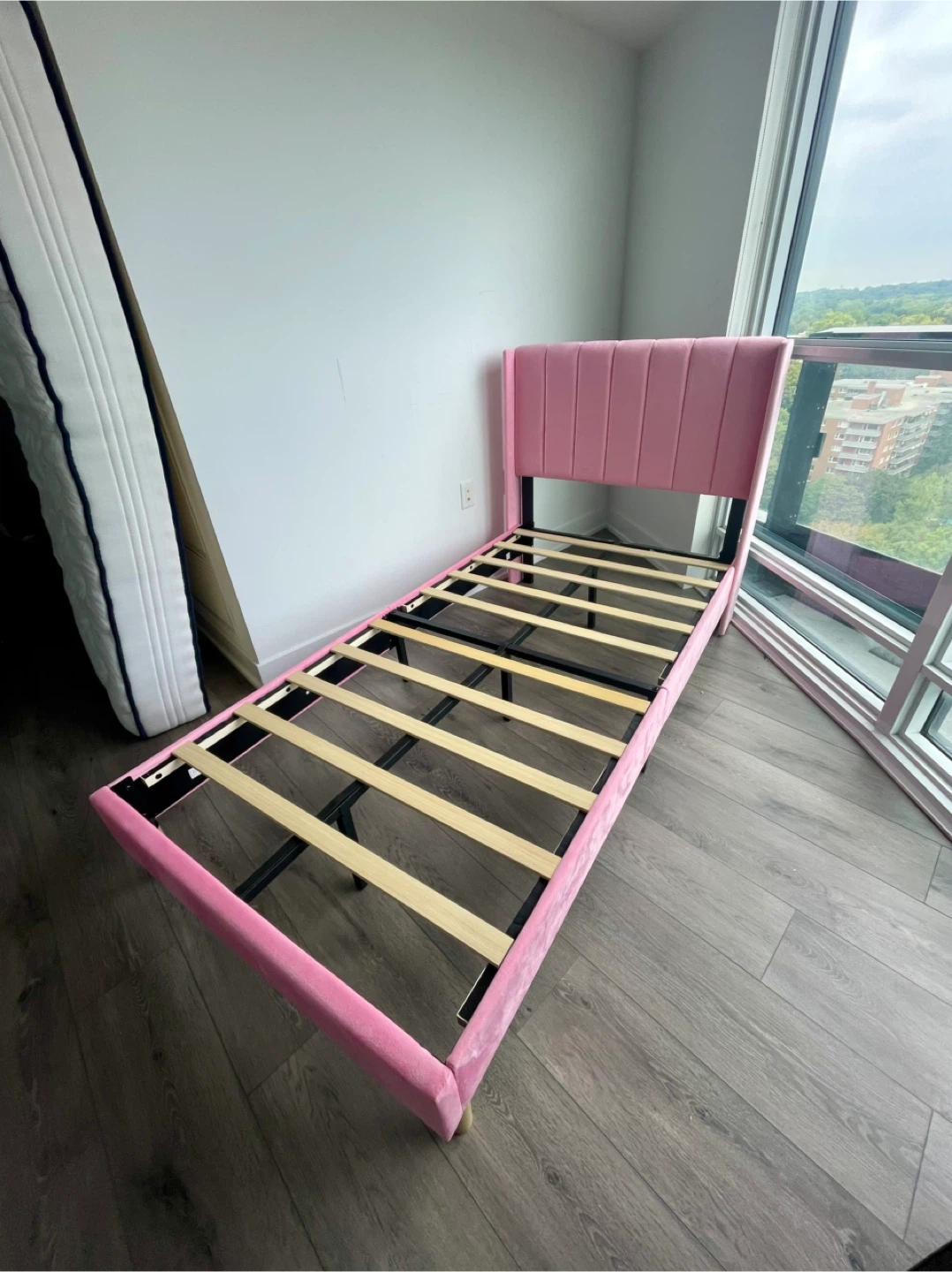 💕 Pink Twin Bed Frame – Great Condition! 💕 - photo 4