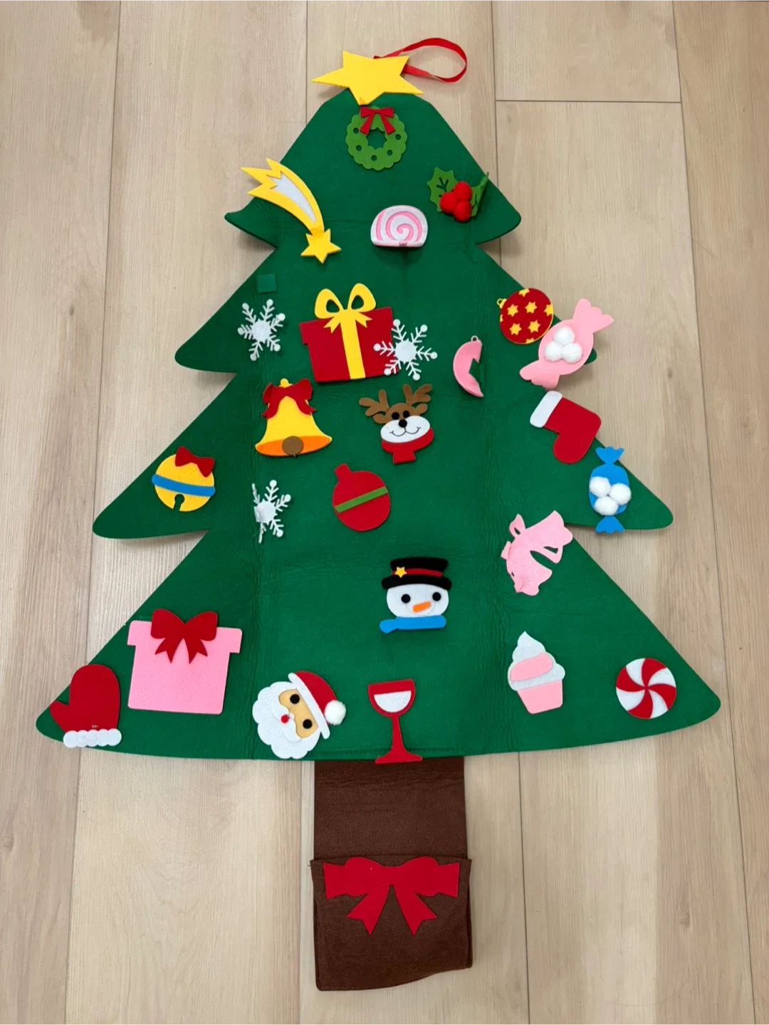 Felt Christmas Tree with Ornaments thumbnail