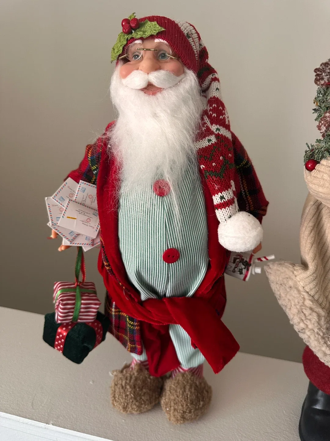 Santa Claus Figurines - Set of 3 image indicator(2)