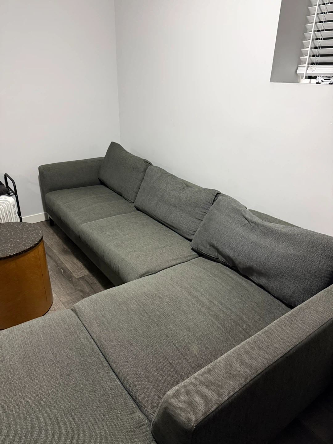 Grey Sectional Sofa - Great Condition! - photo 4