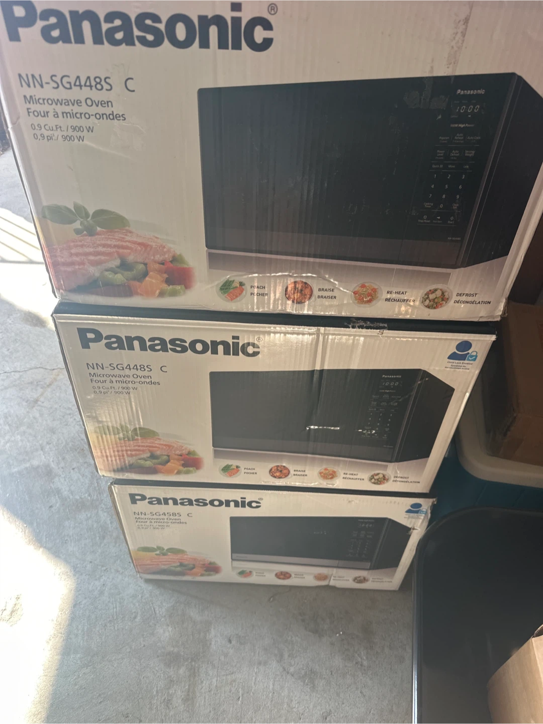 Panasonic NN-SG448S C Microwave Oven - 0.9 cu ft