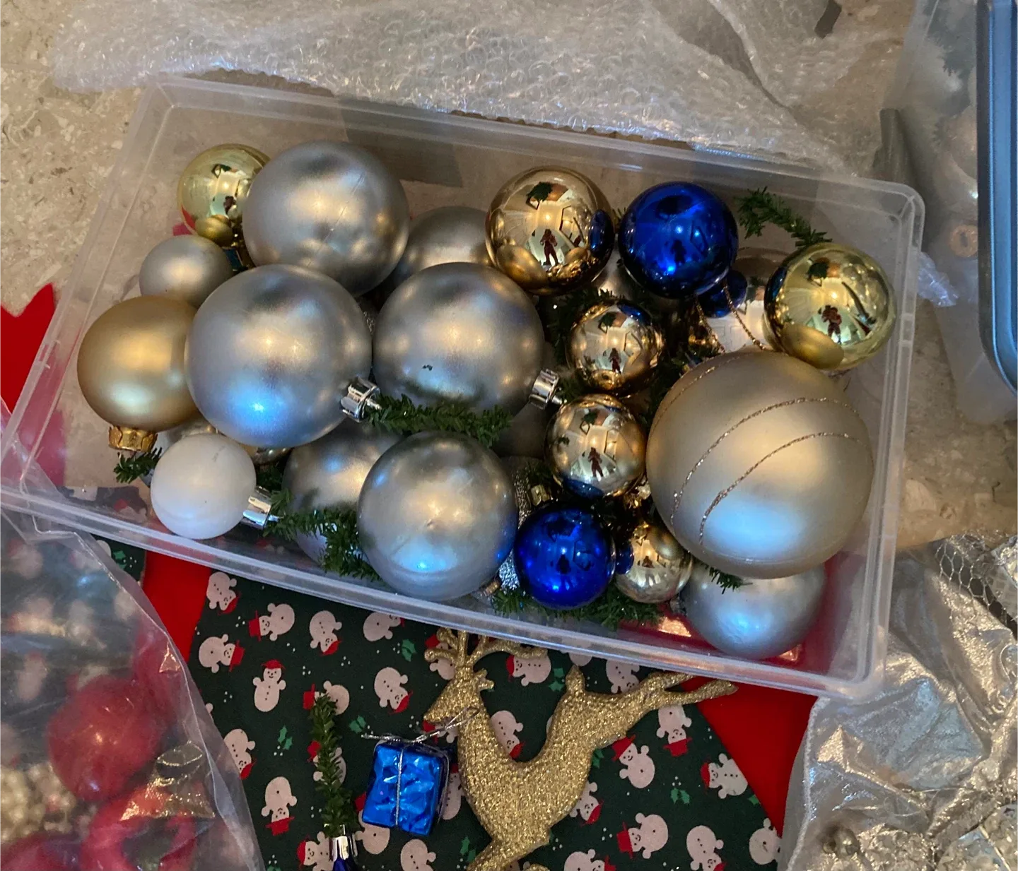 Elegant Christmas Ornaments & Tree Skirt image indicator(5)