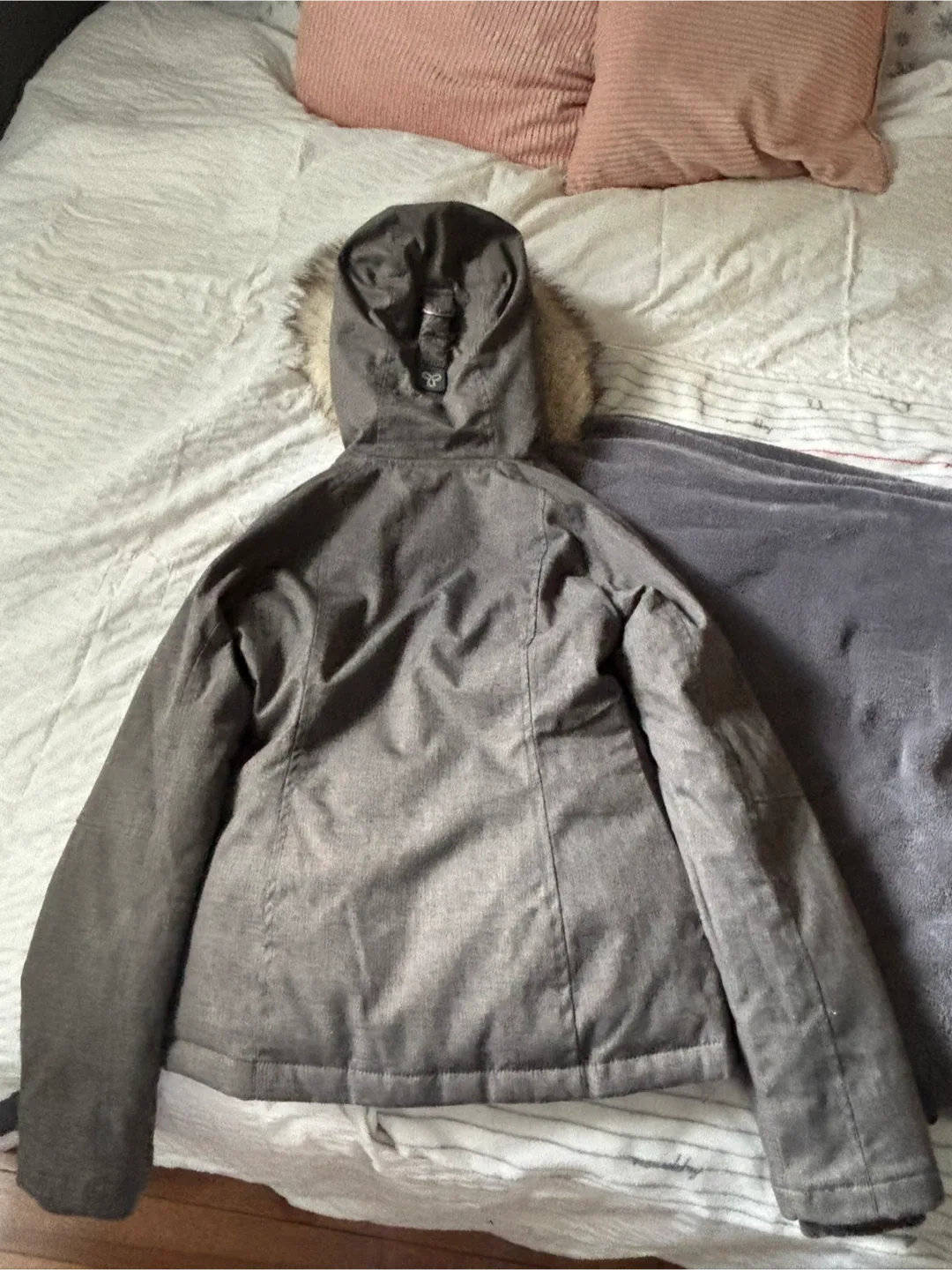 TNA Vail Parka - Designed in Canada image indicator(3)