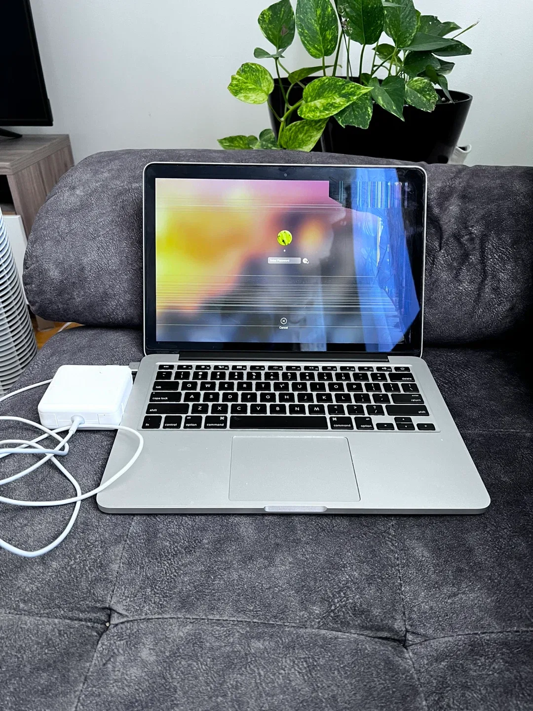 MacBook Pro  (2013) – Fully Functional, Minor Screen Crack image indicator(3)