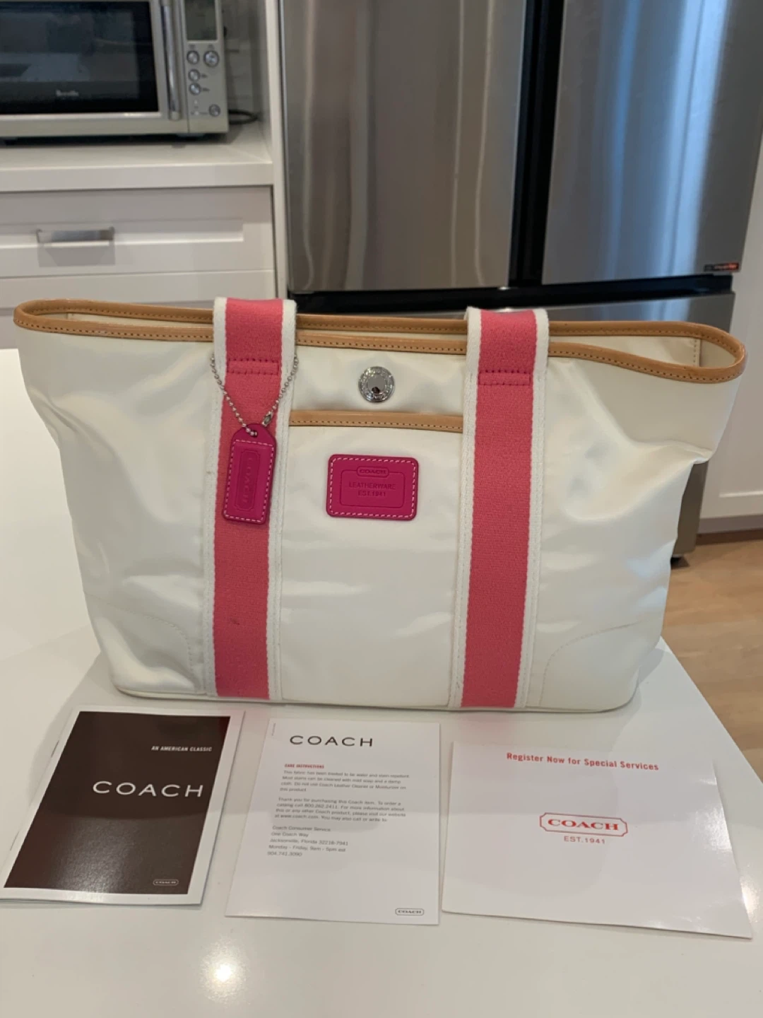 🩷 Coach White & Pink  Medium Hampton Tote Bag 🩷