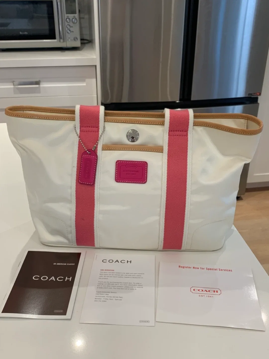 🩷 Coach White & Pink  Medium Hampton Tote Bag 🩷 thumbnail