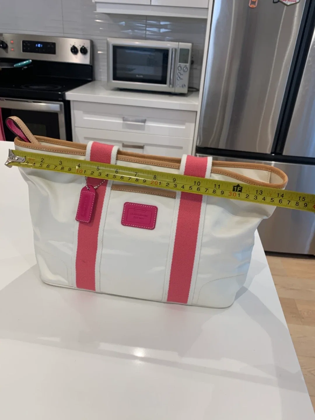 🩷 Coach White & Pink  Medium Hampton Tote Bag 🩷 image indicator(7)