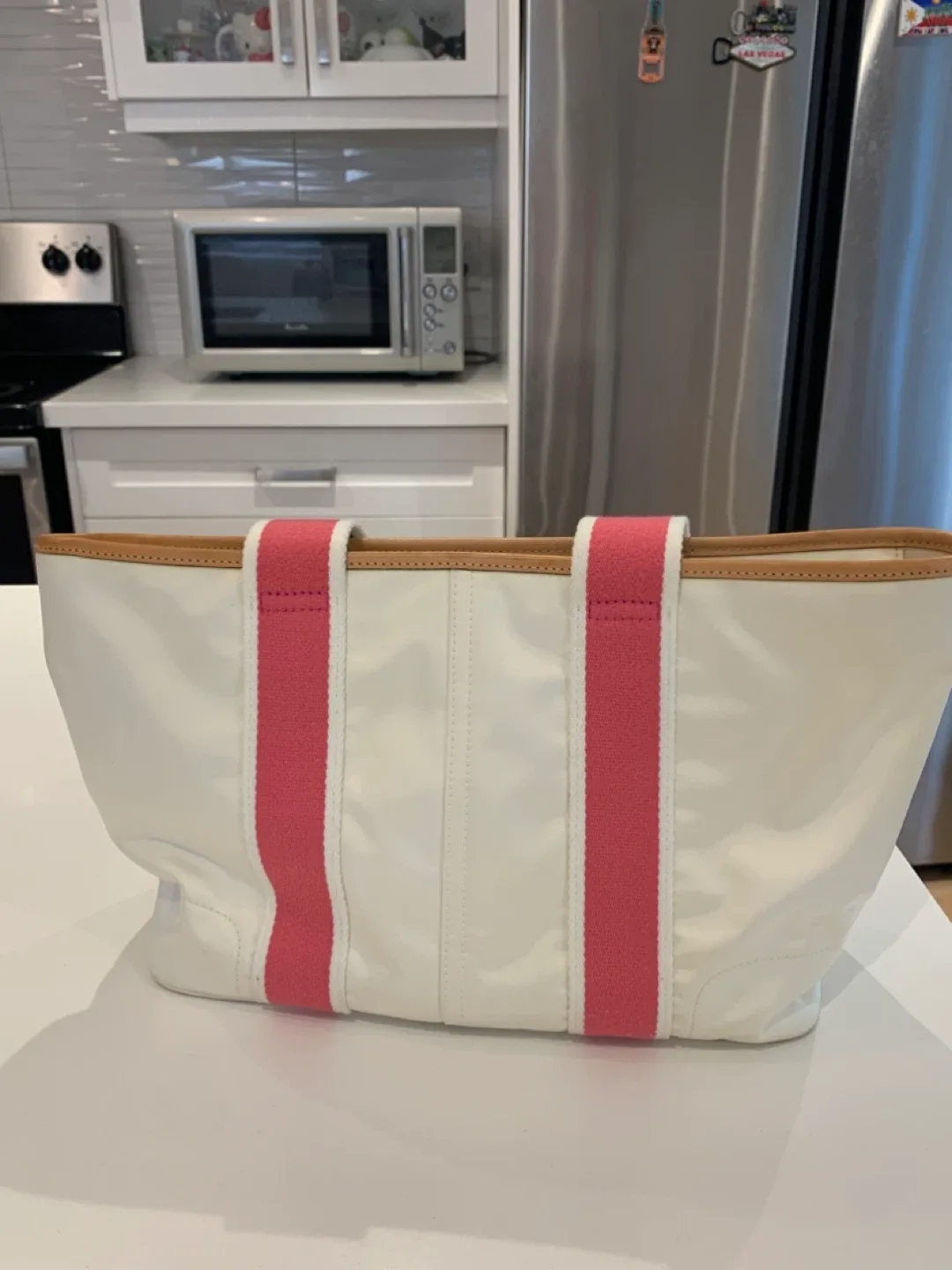 🩷 Coach White & Pink  Medium Hampton Tote Bag 🩷 image indicator(9)