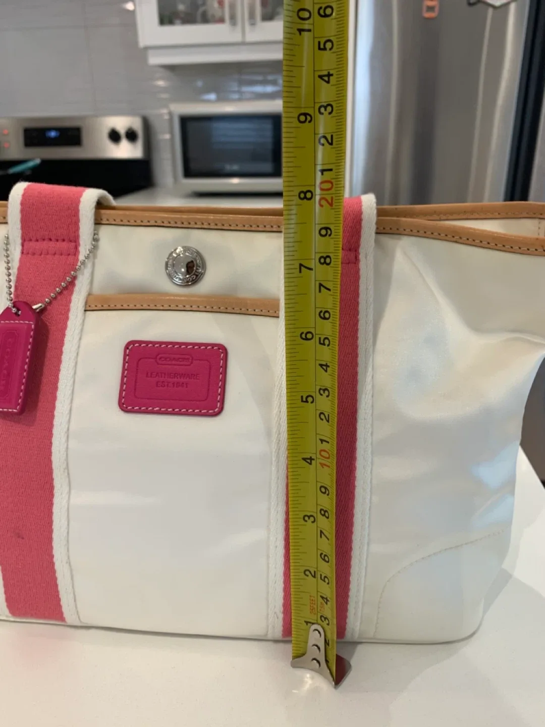 🩷 Coach White & Pink  Medium Hampton Tote Bag 🩷 image indicator(8)