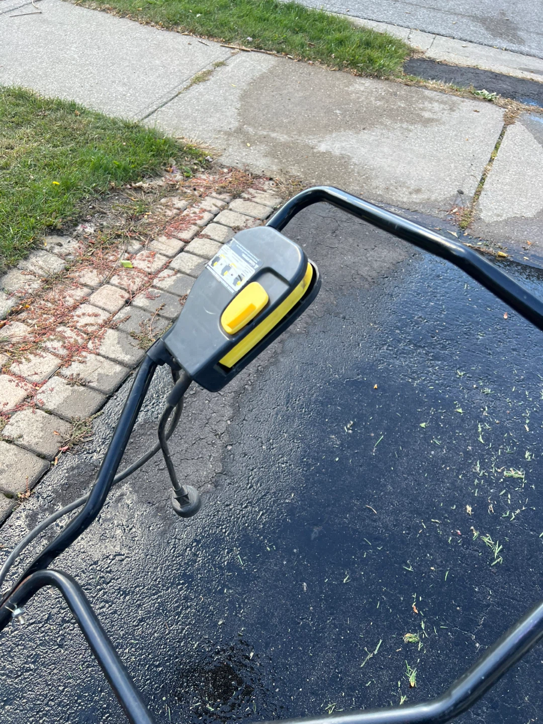 Yardworks 14" Electric Lawn Mower - photo 2