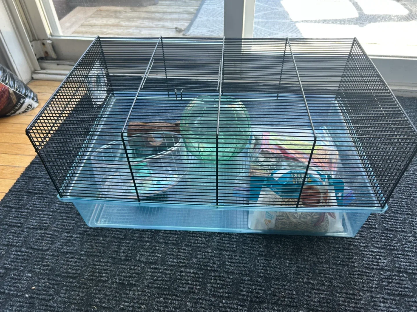 Full Cheeks Hamster Habitat image indicator(4)