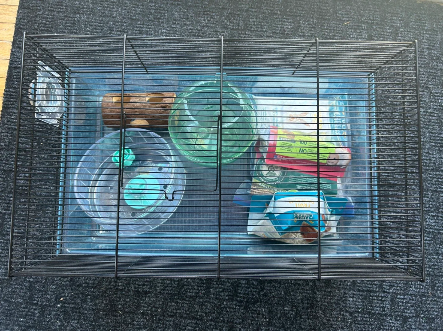 Full Cheeks Hamster Habitat image indicator(3)