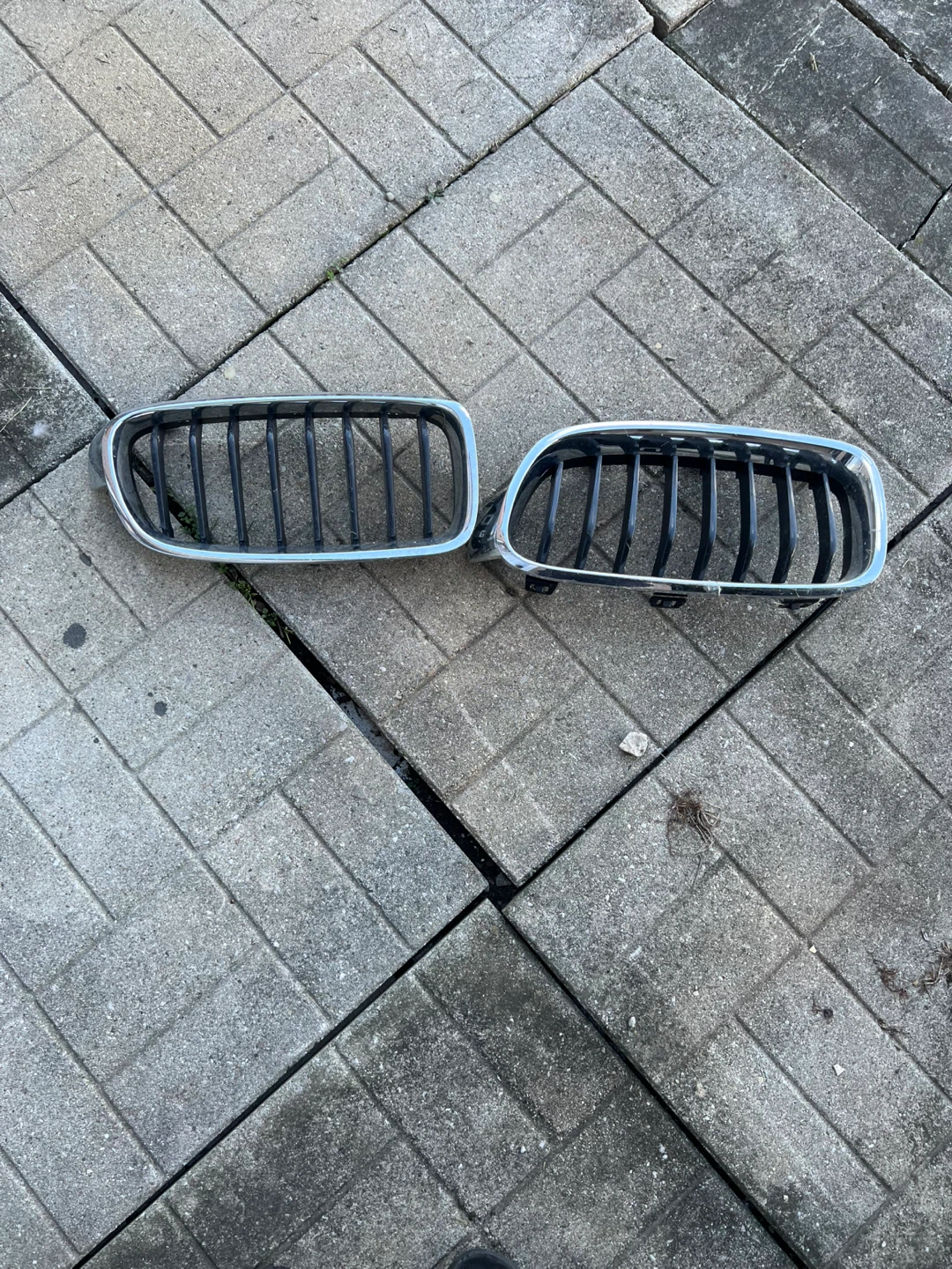 BMW Grill - Car Part