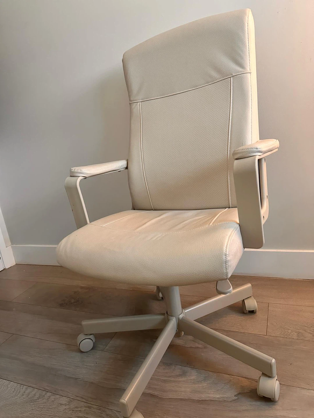 Cream Leather Office Chair - photo 2