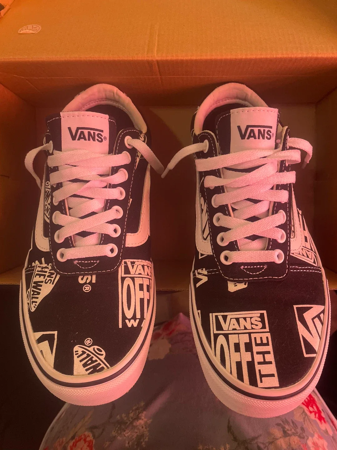 Vans Ward (Logo Mix) Black/White Men's 8.5 image indicator(2)