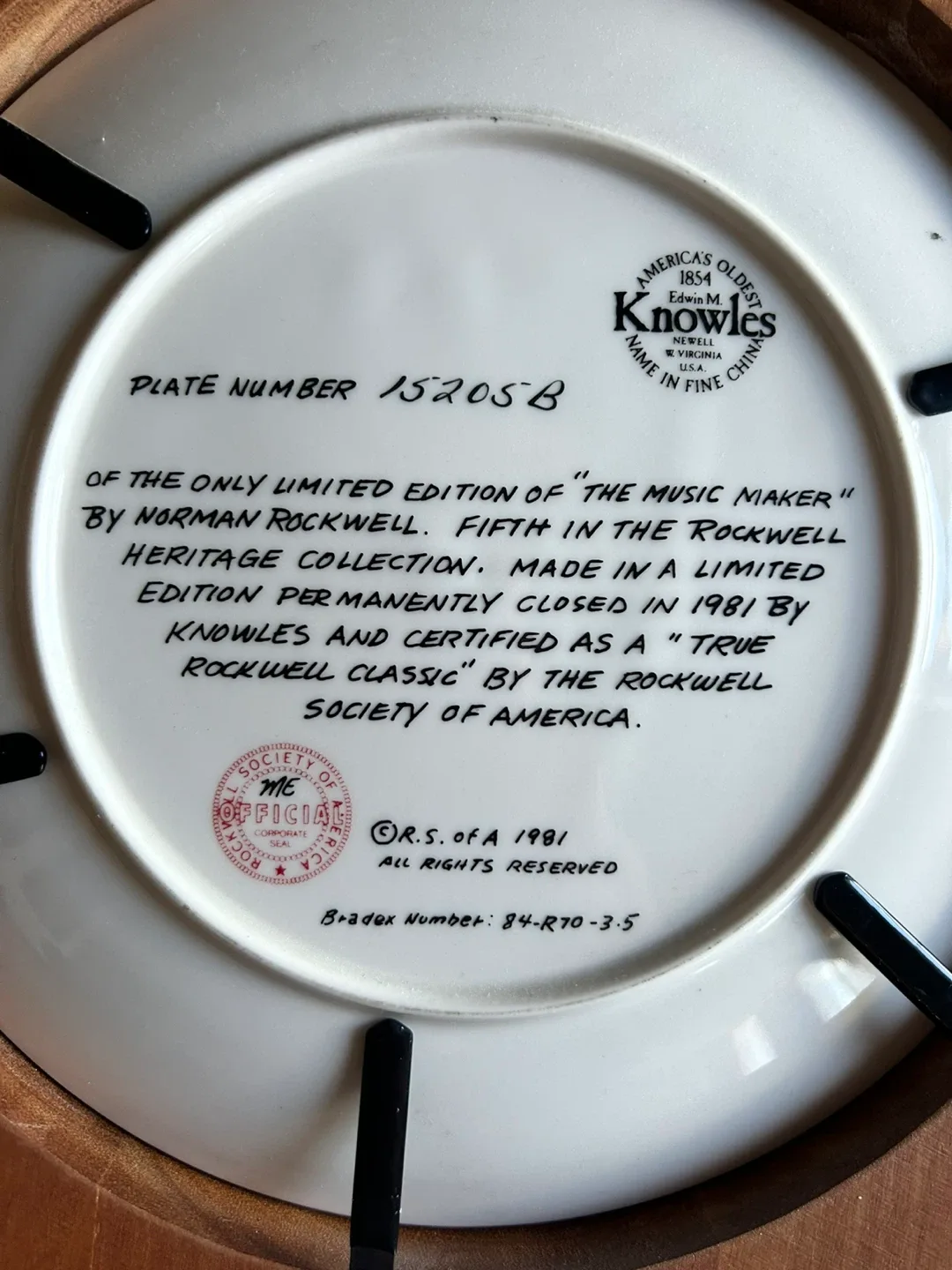 Decorative Collector Plates (Various) image indicator(6)