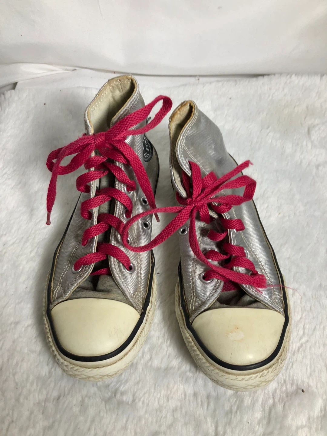 Girls Silver Converse Shoes. Size 1. - photo 3