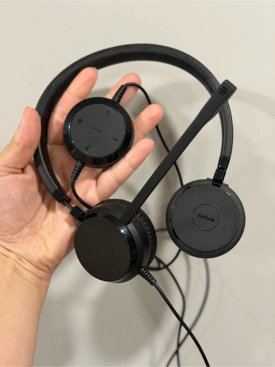 Jabra Evolve2 30 Headset - Black image indicator(2)