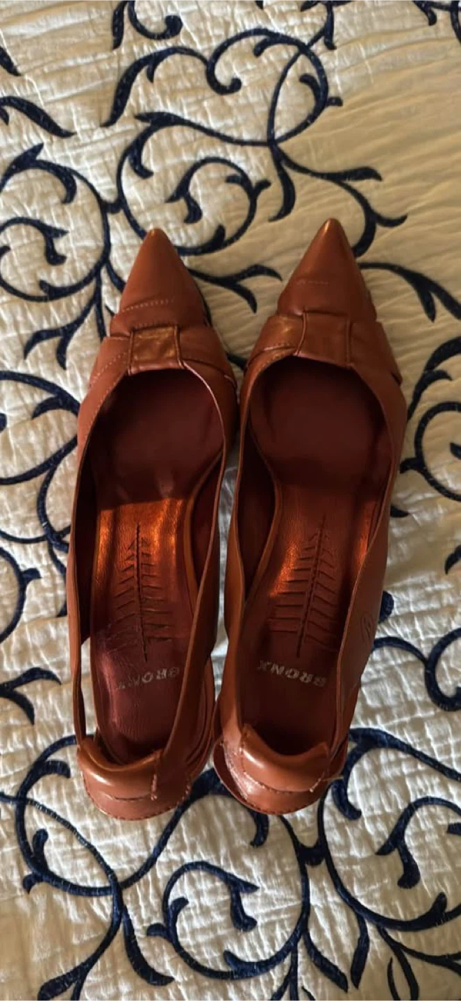 Bronx Leather Heels - Size 8M - photo 2